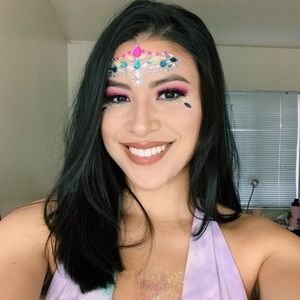 Meet your Posher, Aydee